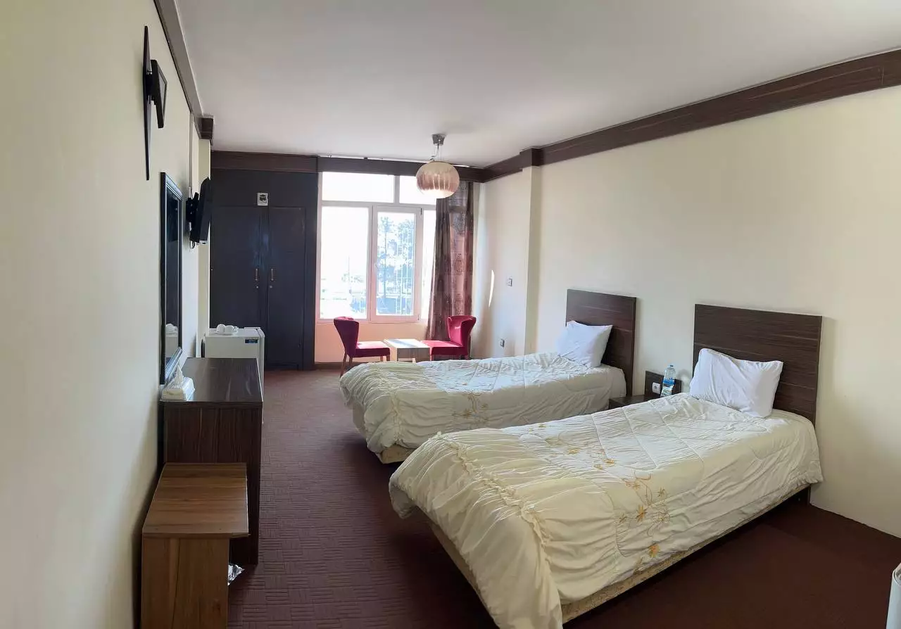 Alibaba https://cdn.alibaba.ir/ostorage/hotel-accommodation-images/687b5e5aa1e6f83605b73dc7_تویین محوطه.webp